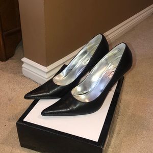 Size 81/2 black pump